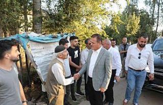 Vali Akbıyık, köy ziyaretlerinde vatandaşları...