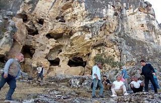 Vali Çuhadar, 4 katlı Demirkale Mağaralarını...