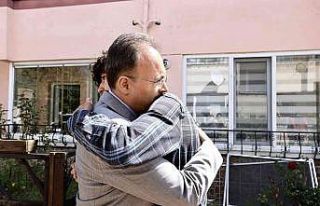 Vali Kızılkaya, vefat eden Sinan öğretmenin ailesini...