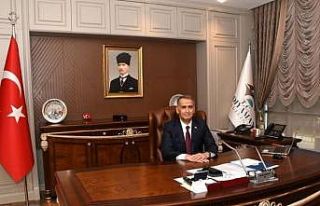 Vali Mahmut Çuhadar’ın şiir kitabı çıktı