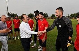 Vali Pehlivan, Yeni Mersin İdman Yurdu takımının...