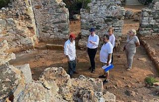 Vali Tavlı, Kleopatra adasındaki kazı çalışmalarını...