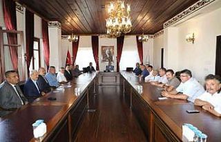Vali Yiğitbaşı, muhtarlarla bir araya geldi