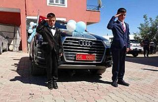 Valinin makam aracı şehit çocuklarının sünnet...