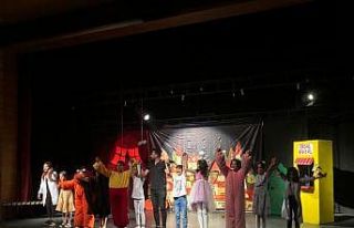 Van Büyükşehir Belediyesi ilkokul öğrencilerini...