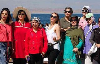Van Gölü sahilleri İranlı turistlerle doldu taştı