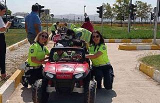 Van polisinden minik öğrencilere trafik eğitimi