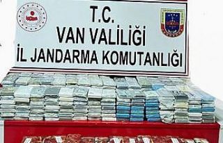Van’da bin 96 adet kaçak cep telefonu ele geçirildi