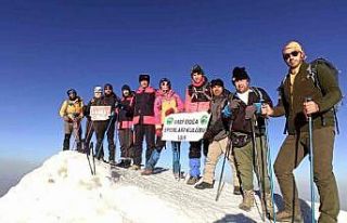 Vanlı dağcılar 9 günde 3 şehirde 4 zirve yaptı