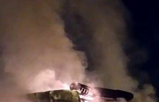 Yanan tırdan geriye demir yığını kaldı