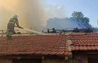 Yangın diğer evlere sıçramadan söndürüldü