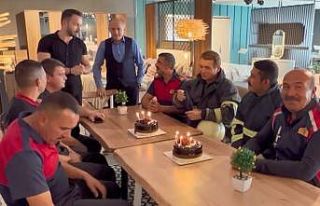 Yangın ihbarına giden itfaiye pastalı kutlama