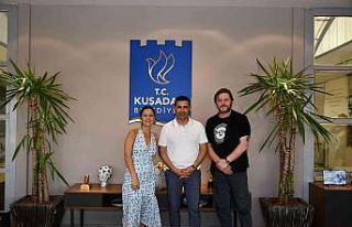 Yazar Tuna Kiremitçi yeni romanını Kuşadası’nda...