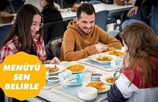 Yeni akademik yılın ilk gününde öğrencilerin...