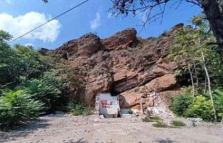Yıkılan tarihi hamamın suyu şifa arayanların...