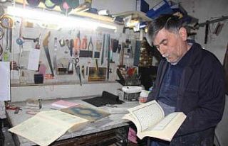 Yıpranmış Kuran-ı Kerimlere 45 yıldır hayat...