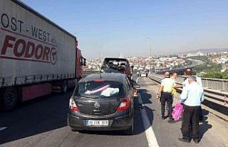 Yol üzerindeki lastik parçasına çarpınca 6 araç...
