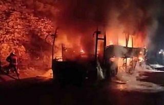 Yolcu otobüsü alev alev yandı, 18 yolcu son anda...