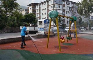Yunusemre Belediyesinden çocuk parklarında temizlik
