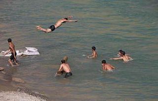 Zap Nehri’nde yüzme keyfi