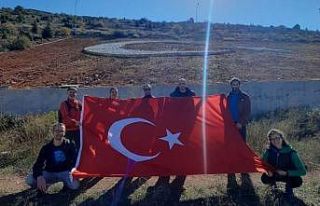 10 kilometre yürüyerek dağ yamacında yer alan...