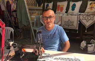 148 yıllık makinasıyla sanatını icra ediyor