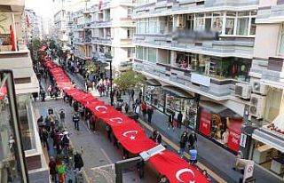 1919 metre bayrakla Cumhuriyet Yürüyüşü