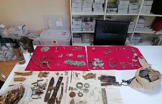 20 yıl boyunca biriktirdiği savaş materyallerini...