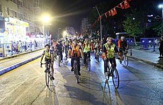 29 Ekim coşkusu Antalya sokaklarında