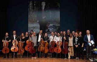 2 bin yıllık besteyi çello ile seslendirdiler