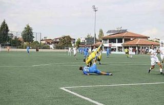 4 kırmızı kartın olduğu karşılaşma 2-2 sona...