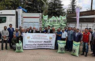 56 çiftçiye 32 ton buğday tohumu verildi