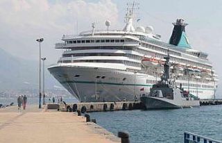835 yolculu kruvaziyer Alanya limanına yanaştı