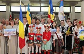 9 ülke dansçıları Side’ye renk kattı