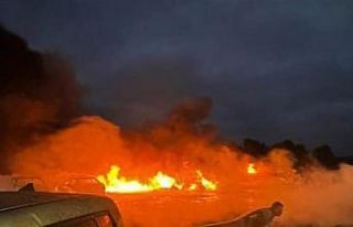 ABD’de küçük uçak araç galerisine düştü:...