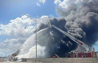 ABD’de otoyolda devrilen tanker alev topuna döndü