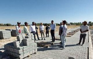 Adilcevaz’da yol asfaltlama çalışması