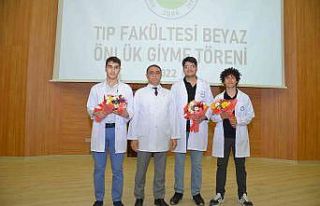 Ahi hekimleri beyaz önlüklerini giydi