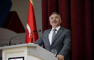 AİÇÜ’de oryantasyon eğitimleri ile rektör-öğrenci...