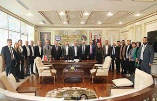 AK Parti teşkilatı, Başkan Değirmenci ile bir...