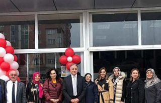 AK Partili kadınlar hayır çarşısı açtı