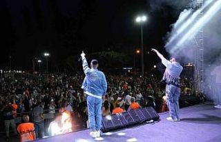 Akdeniz Rap Festivali’nde sanatçılar özel bireyler...