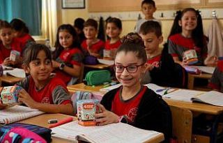 Aksaray Belediyesi 40 bin öğrenciye kumbara hediye...