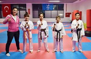 Aliağalı karateciler şampiyonadan 4 madalya ile...