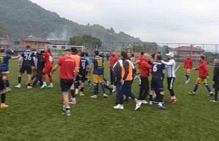 Amatör ligde ortalık karıştı, tekme ve yumruklar...