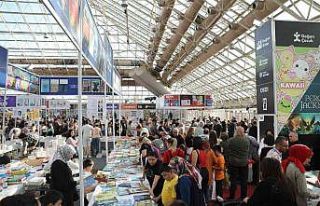 Antalya Kitap Fuarı’nın 5’nci gününde ziyaretçi...