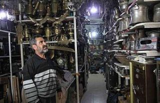 Antika tutkunu esnaf, biriktirdiği yüz binlerce...