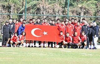 Antrenman öncesi Cumhuriyet Bayramını kutladılar