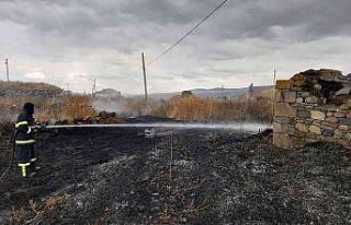 Ardahan’da arazide çıkan anız yangını korkuttu