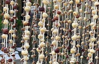 Arhavi’de kadınlar imece usulü köme pestil yapımına...